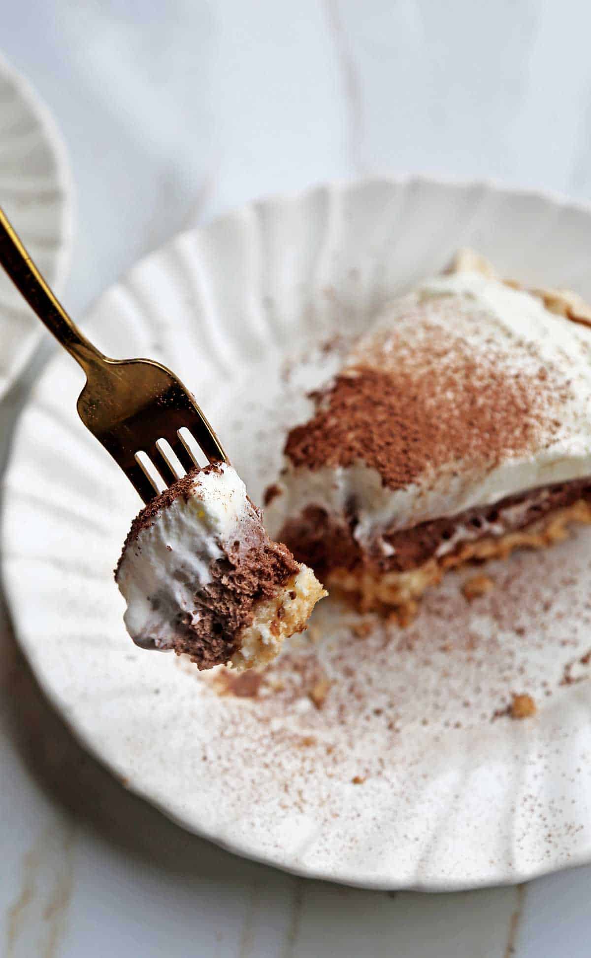 Chocolate Angel Cream Pie is a chocolate pie recipe with a light and airy gluten free pie crust made from meringue and a delicious chocolate cream pie filling made from chocolate mousse and freshly whipped cream. chocolate pie recipe| gluten free pie | chocolate cream pie recipe