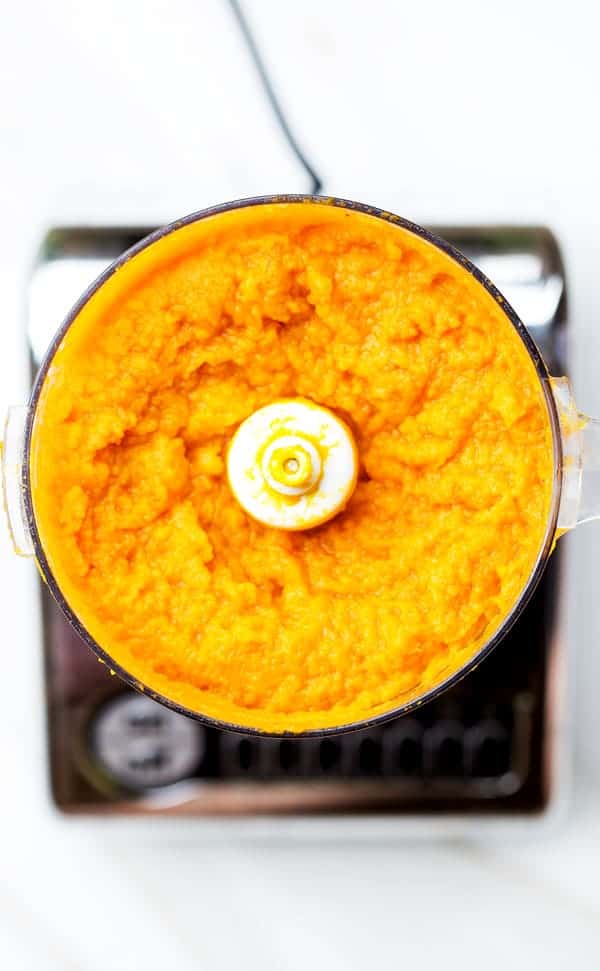 The flavor and texture of Fresh Pumpkin Puree can't be beat! And it's so cheap and easy to make your own when pumpkins are in season. Freeze it and enjoy pumpkin goodies all year long! how to make pumpkin puree at home | #pumpkin  #recipes | with fresh pumpkin | from pie pumpkins | to freeze @1armedMAMA