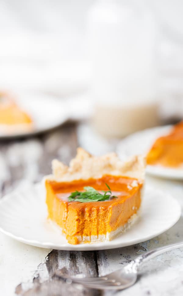 Brown Sugar Roasted Caramelized Carrot Pie may be unconventional on your dessert table but this absolutely delicious pie has amazing flavor and is perfect for Spring! carrot recipes | carrot pie recipe | Easter dessert