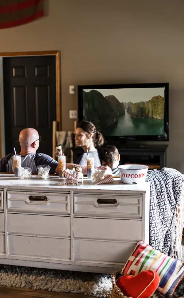 End the week with an easy Family Movie Night tradition and relax while creating memories with your loved ones!  Movie night | family ideas snack dinner movies #ad @schwansdelivery