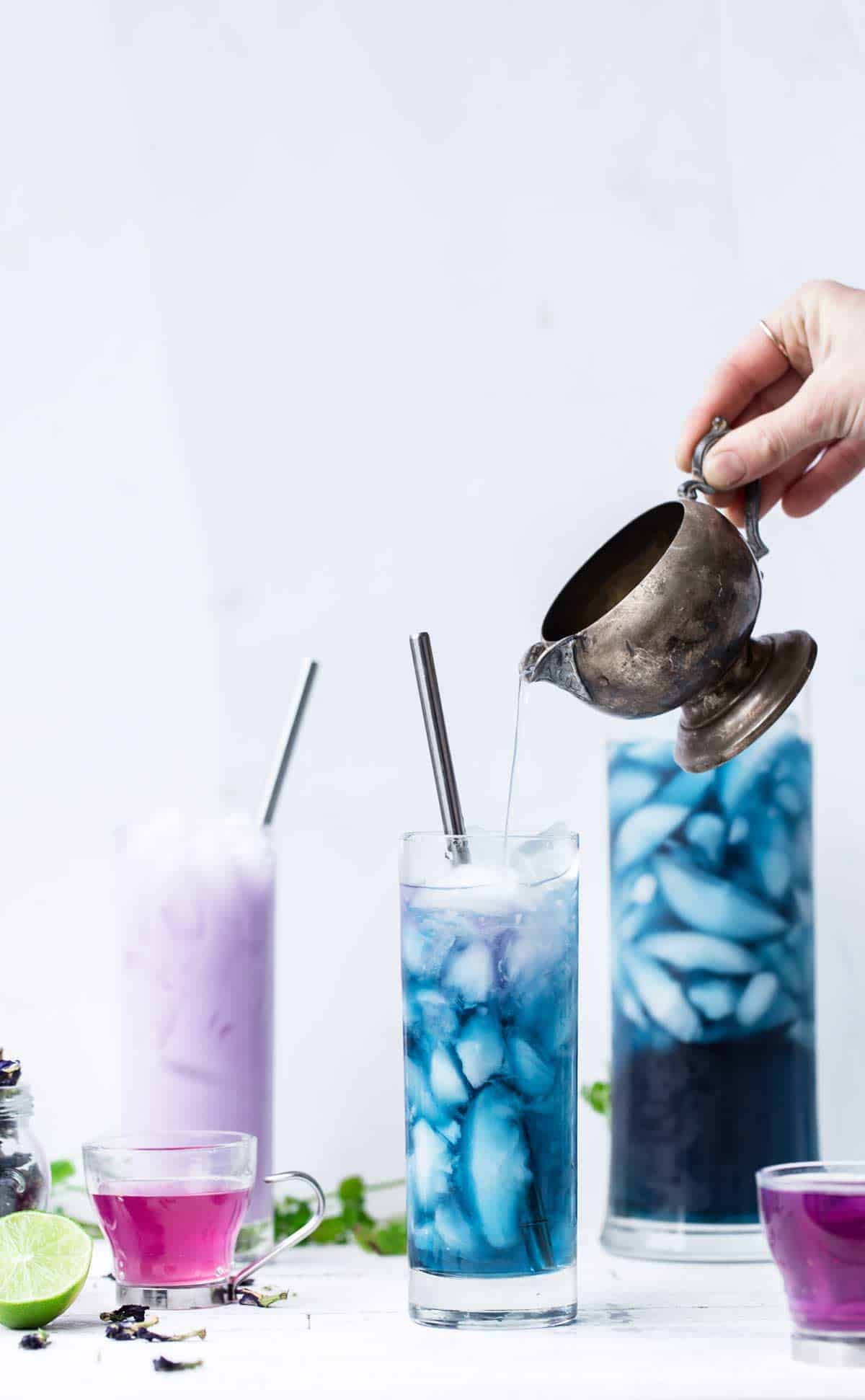 This Butterfly Pea Flower Cocktail combines color changing magic blue tea with mojito inspired ingredients like fresh mint, lime and rum. butterfly pea flower cocktail | butterfly pea cocktail | butterfly pea drink | color changing cocktails | butterfly pea tea cocktail