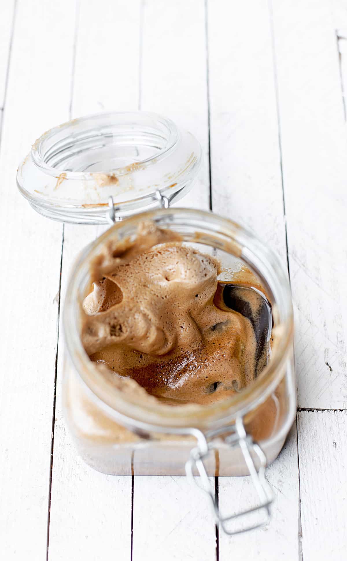 https://freshflavorful.com/wp-content/uploads/2020/04/homemade-whipped-coffee-iced-latte-12.jpg