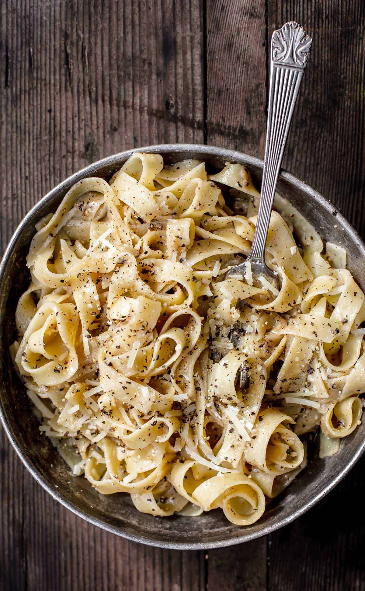 Simple Salt and Pepper Pasta turns simple pantry staples into a decadent lunch, quick comforting dinner, or an impressive late-night snack! cacio e pepe | cacio e pepe recipe | black pepper pasta | quick easy pasta meal