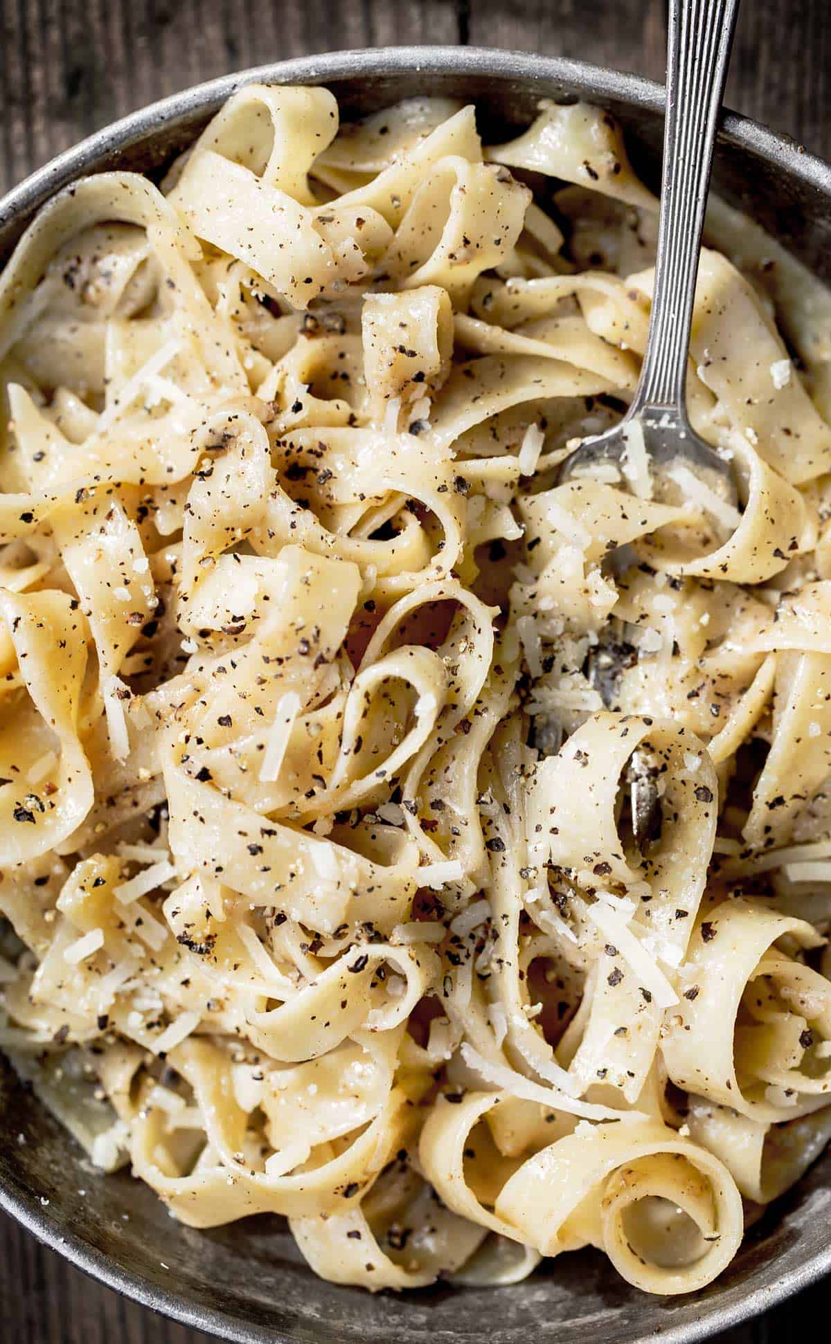 Simple Salt and Pepper Pasta turns simple pantry staples into a decadent lunch, quick comforting dinner, or an impressive late-night snack! cacio e pepe | cacio e pepe recipe | black pepper pasta | quick easy pasta meal