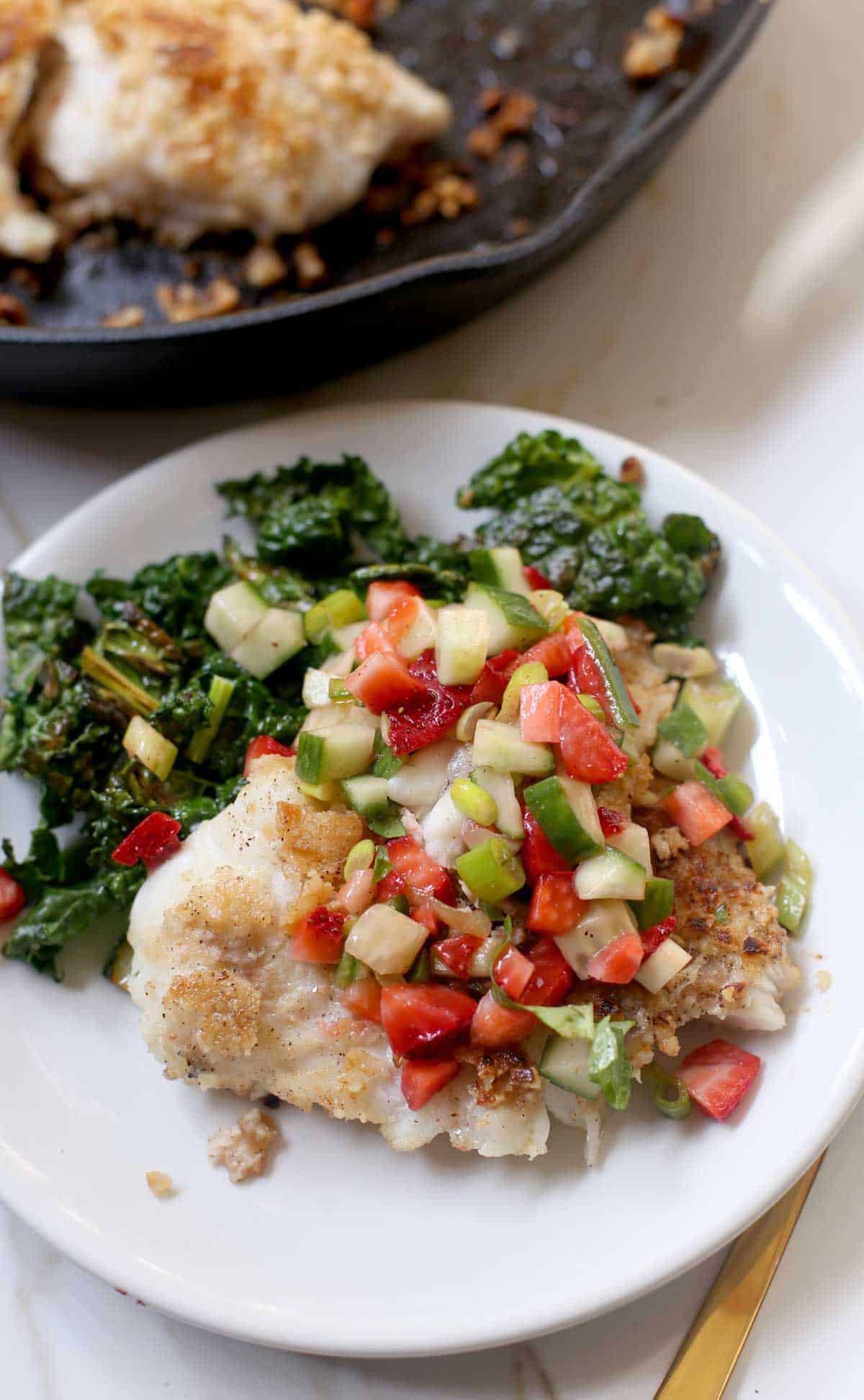 Macadamia Crusted Halibut with Strawberry Salsa is an amazing halibut recipe to cook when looking for a dairy free, healthy dinner recipe for Valentine's Day or any other weeknight dinner. halibut recipe | nut crusted fish | macadamia crusted halibut